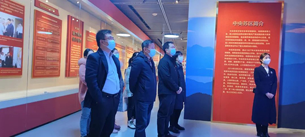 安博网页版党支部参加“参观苏区振兴十周年成就展及红色图书馆”的专题活动