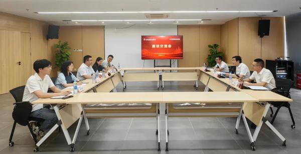 安义县委常委、常务副县长刘志伟一行赴安博网页版调研座谈
